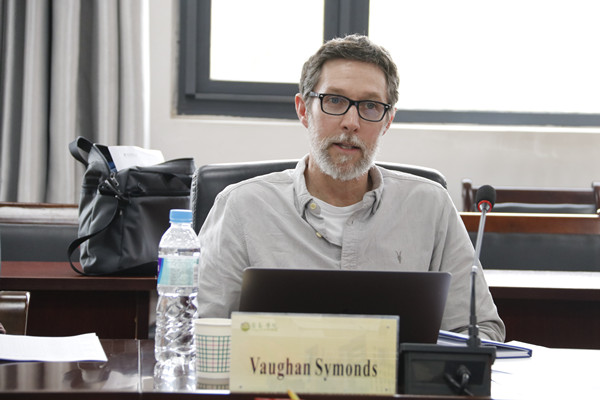 梅西学院副院长Vaughan Symonds介绍此行的目的.jpg