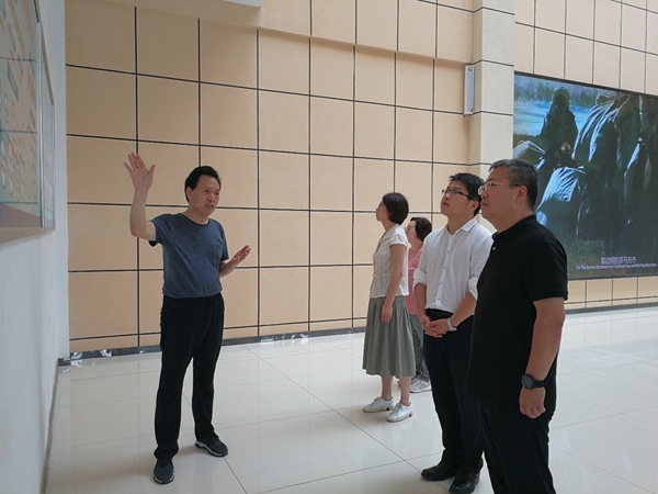 冀处长与肖教授.jpg
