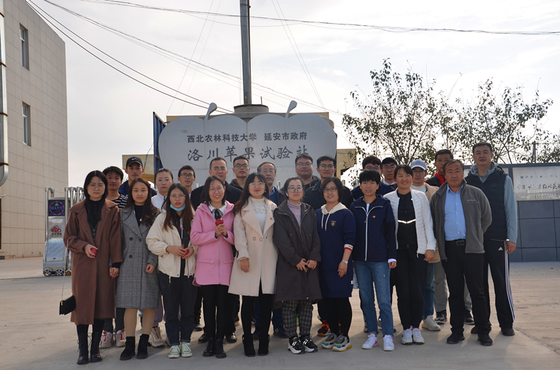 75cb7e595793447182e0d8caaf236e89.jpg 洛川苹果试验站合影_副本.jpg