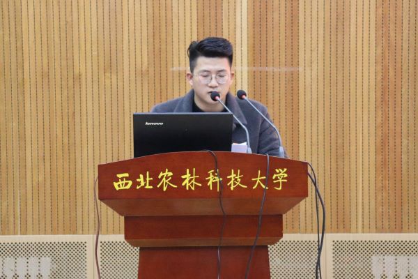 蔡雄春老师主持团课改.jpg