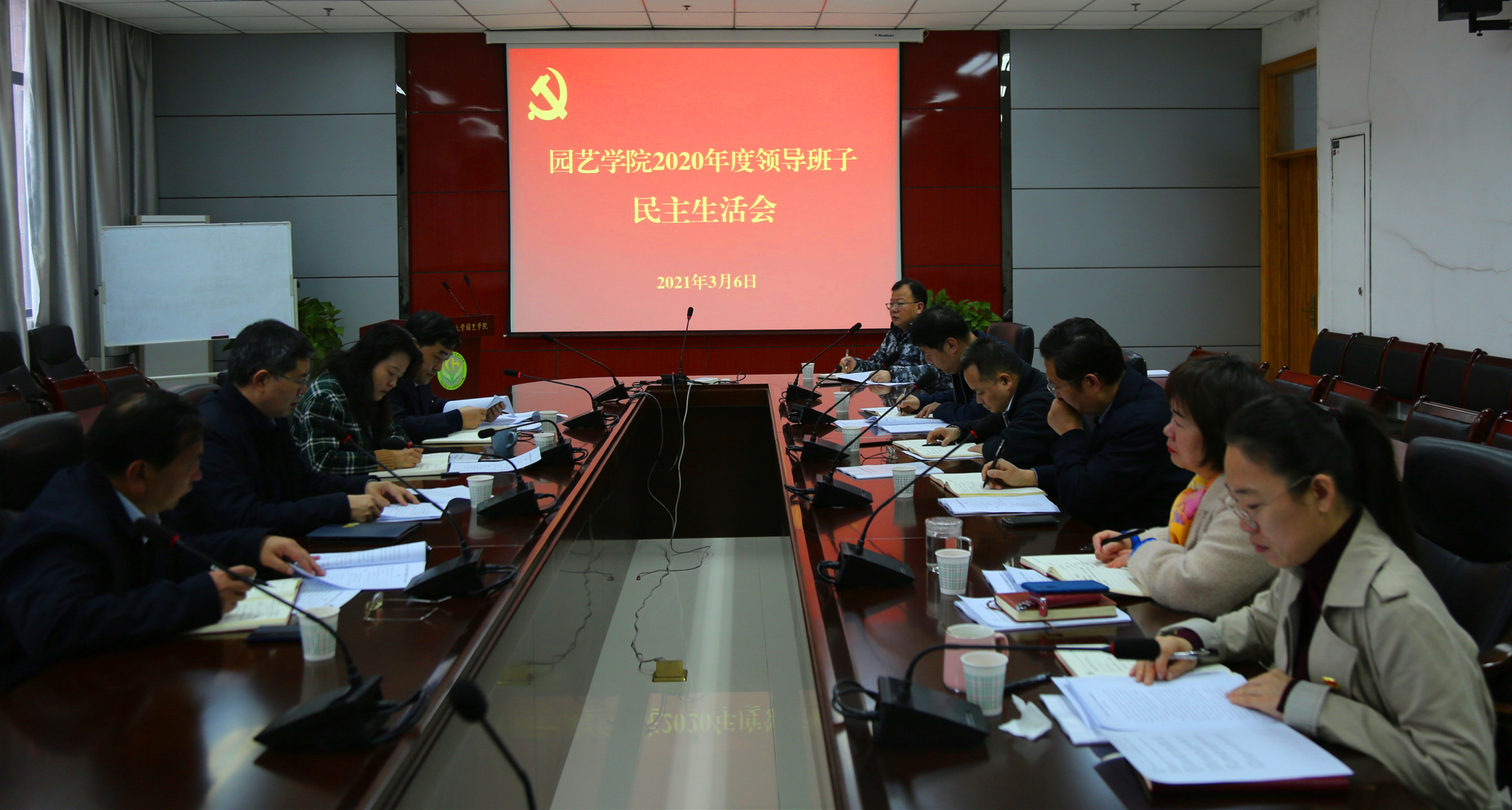 bdc786e631f74764822aac373a623699.jpg 会议现场.JPG