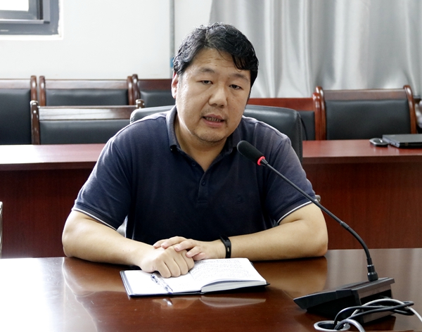 dafa75605f0249118b5eb0b6f2771e30.jpg 王国晖副书记主持培训会.JPG