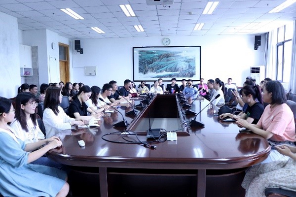 8abdee5e28544869a31be64d0ef5d9d1.jpg 分享会现场.jpg