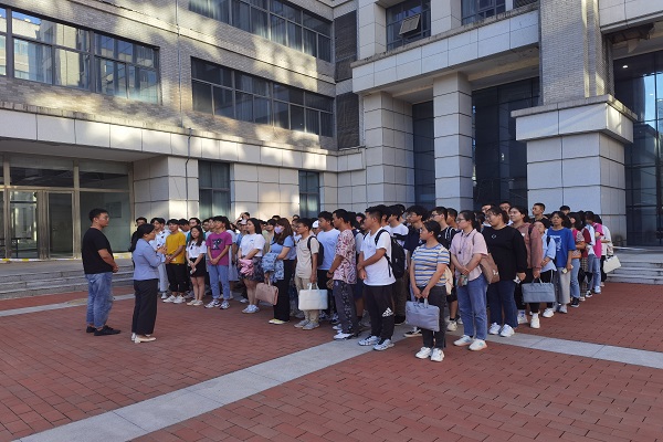 同学们认真听讲.jpg